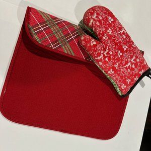 Christmas Kitchen Dry‎ Mat and Oven Mitt.